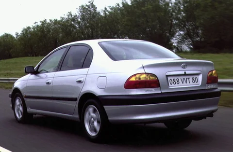 Toyota Avensis 2.0 D4-D Executive 2002 view 2
