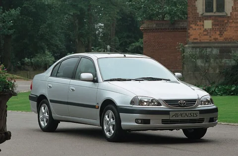Toyota Avensis 2.0 D4-D Executive 2002 view 3