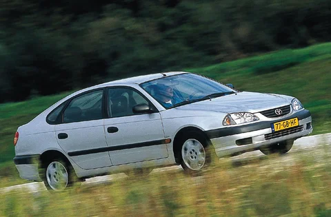 Toyota Avensis 2.0 D4-D Linea Sol 2000 view 5