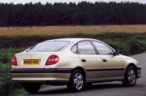 Toyota Avensis 2.0 D4-D Linea Sol 2000 view 4
