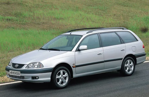Toyota Avensis Wagon 2.0 D4-D Executive 2002 view 2