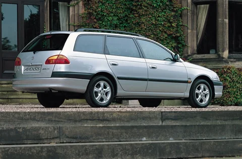 Toyota Avensis Wagon 2.0 D4-D Executive 2002 view 3