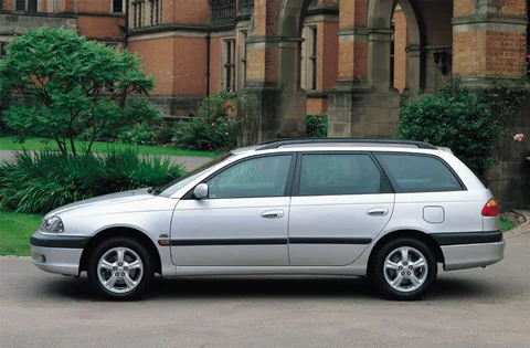 Toyota Avensis Wagon 2.0 D4-D Executive 2002 view 6