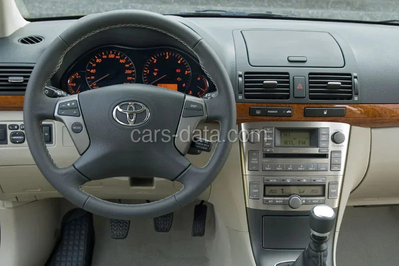 Toyota Avensis 2.2 D-4D Luna 2006 front view