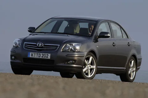 Toyota Avensis 2.2 D-4D Executive 2006 view 2