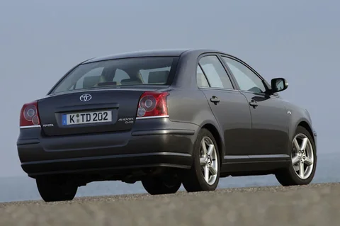 Toyota Avensis 2.2 D-4D Executive 2006 view 3