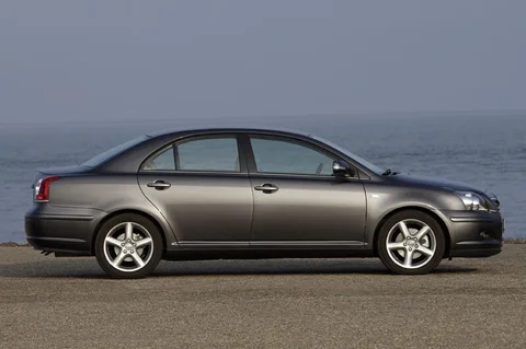 Toyota Avensis 2.2 D-4D Executive 2006 view 4