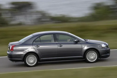 Toyota Avensis 2.2 D-4D Executive 2006 view 5
