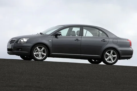 Toyota Avensis 2.2 D-4D Executive 2006 view 6