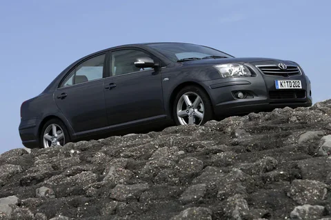 Toyota Avensis 2.2 D-4D Executive 2006 view 7