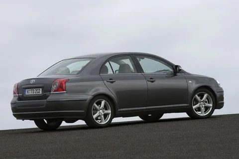 Toyota Avensis 2.2 D-4D Executive 2006 view 8
