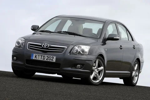 Toyota Avensis 2.2 D-4D Executive 2006 view 9