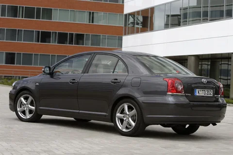Toyota Avensis 2.2 D-4D Executive 2006 view 10