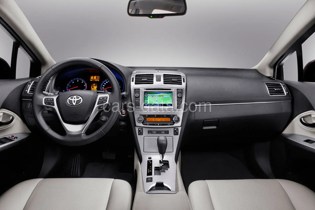 Toyota Avensis 2012 — Exteriér 1