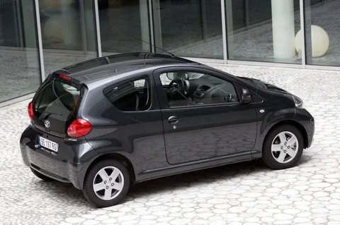 Toyota Aygo 1.4 D + 2005 view 4