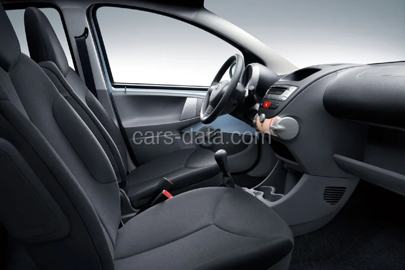 Toyota Aygo 1.4 D + 2005 front view