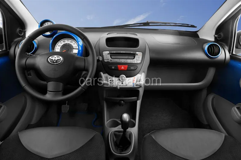 Toyota Aygo 1.0 12v VVT-i Access 2012 front view