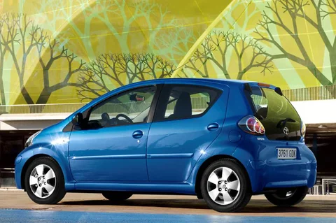 Toyota Aygo 1.0 12v VVT-i Access 2012 view 2