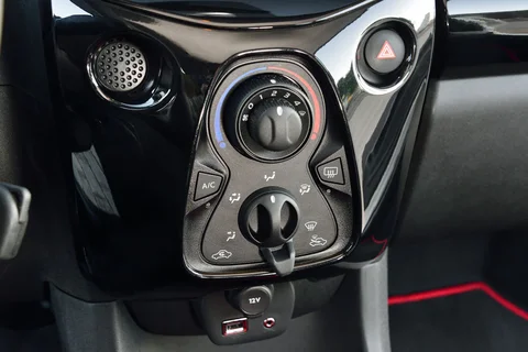 Toyota Aygo 1.0 VVT-i x 2014 view 8
