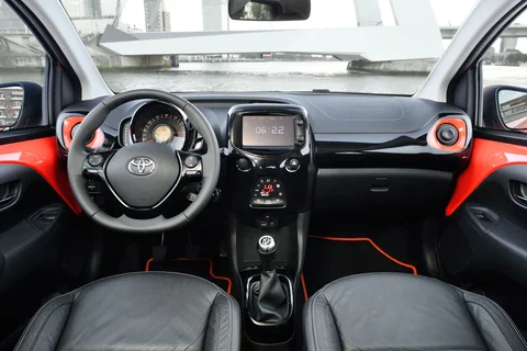 Toyota Aygo 1.0 VVT-i x 2014 view 9