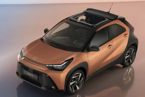 Toyota Aygo X Hybrid 115 pulse 2025 view 3