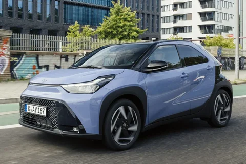 Toyota Aygo X Hybrid 115 pulse 2025 view 7