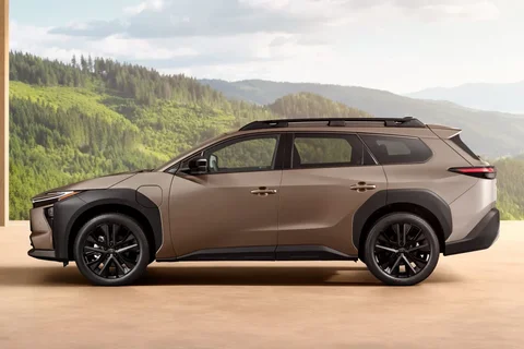 Toyota bZ4X Touring Dynamic 2025 view 12