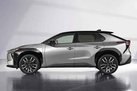 Toyota bZ4X Dynamic 2025 view 3