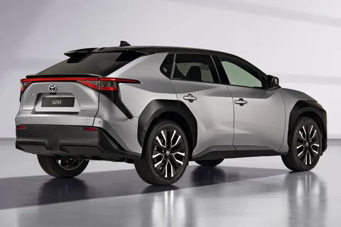 Toyota bZ4X Dynamic 2025 view 4
