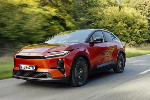 Toyota C-HR+ 77kWh First Edition 2025 view 3