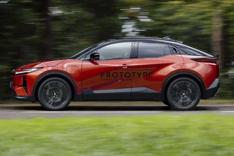 Toyota C-HR+ 77kWh First Edition 2025 view 8