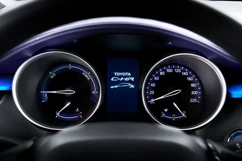 Toyota C-HR 1.2T Active 2017 view 4