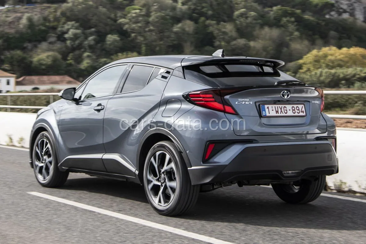 Toyota C-HR 1.2T Active 2020 front view