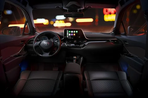 Toyota C-HR 1.2T Active 2020 view 2