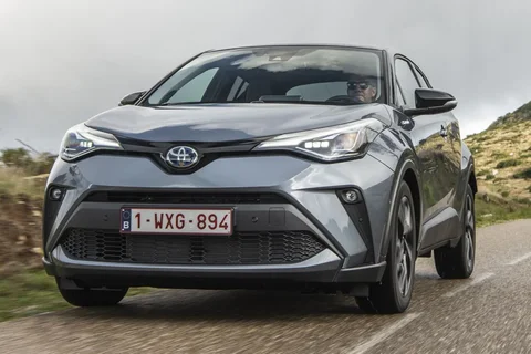 Toyota C-HR 1.2T Active 2020 view 11