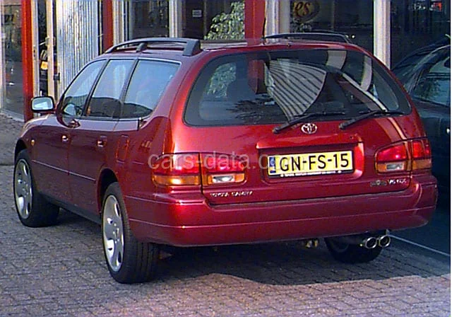 Toyota Camry Customwagon 2.2 XLi 1992 front view