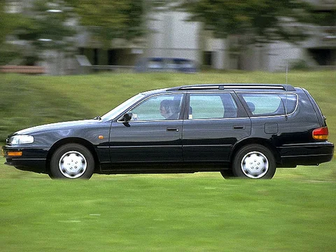 Toyota Camry Customwagon 2.2 XLi 1992 view 2