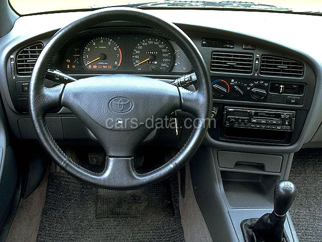 Toyota Camry 2.2 XLi 1991 front view