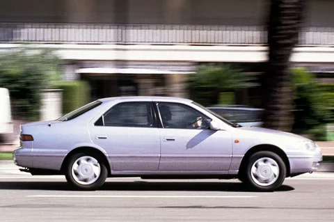 Toyota Camry 3.0i GL 1996 view 2
