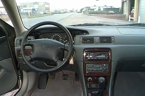 Toyota Camry 3.0i GL 1996 view 7