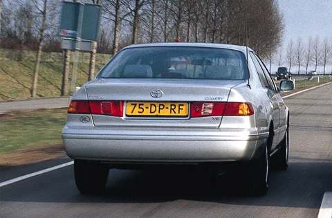 Toyota Camry 2.2i Executive 2001 view 4