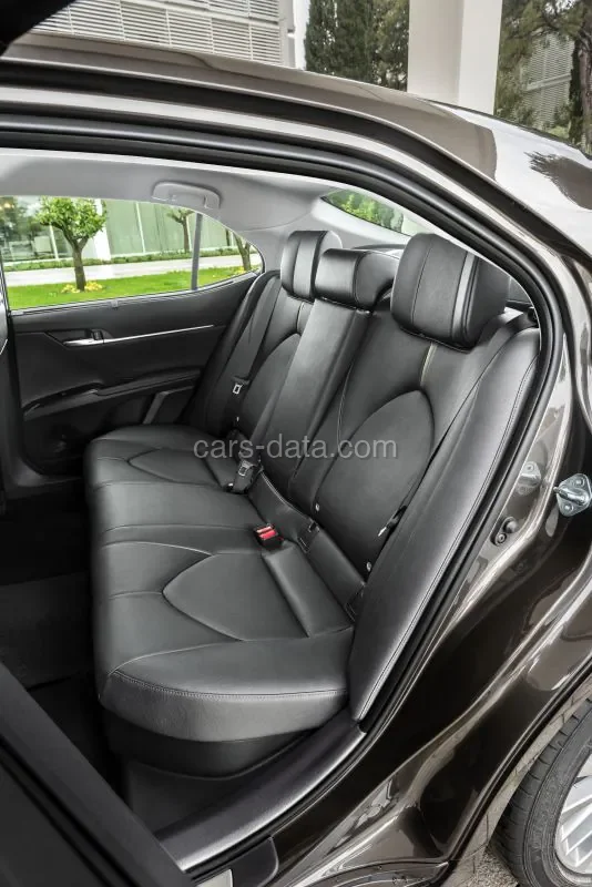 Toyota Camry 2.5 Hybrid Dynamic 2019 front view