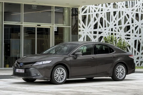 Toyota Camry 2.5 Hybrid Dynamic 2019 view 2
