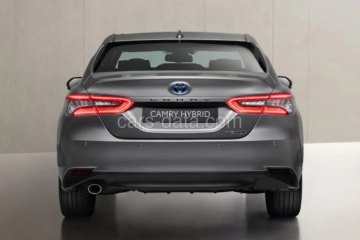 Toyota Camry 2.5 Hybrid Dynamic 2021 front view