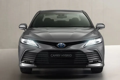 Toyota Camry 2.5 Hybrid Dynamic 2021 view 3