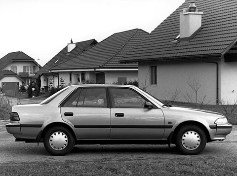 Toyota Carina II 1.6 GL 1989 view 3