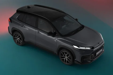 Toyota Corolla Cross Hybrid 140 Dynamic 2025 view 6