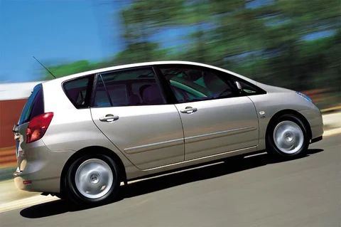 Toyota Corolla Verso 2.0 D4-D 90 Linea Sol 2002 view 3