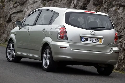 Toyota Corolla Verso 2.2 D-4D Linea Sol 2005 view 2