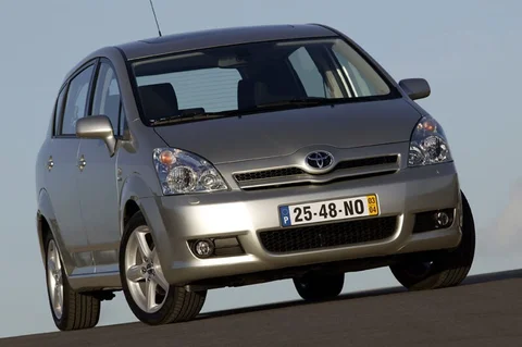 Toyota Corolla Verso 2.2 D-4D Linea Sol 2005 view 3